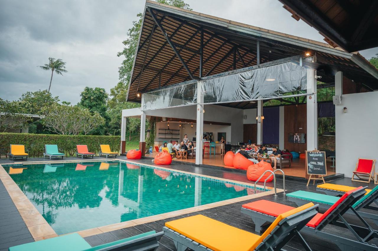 Chill Inn Samui Hostel And Restaurant เกาะสมุย ภายนอก รูปภาพ