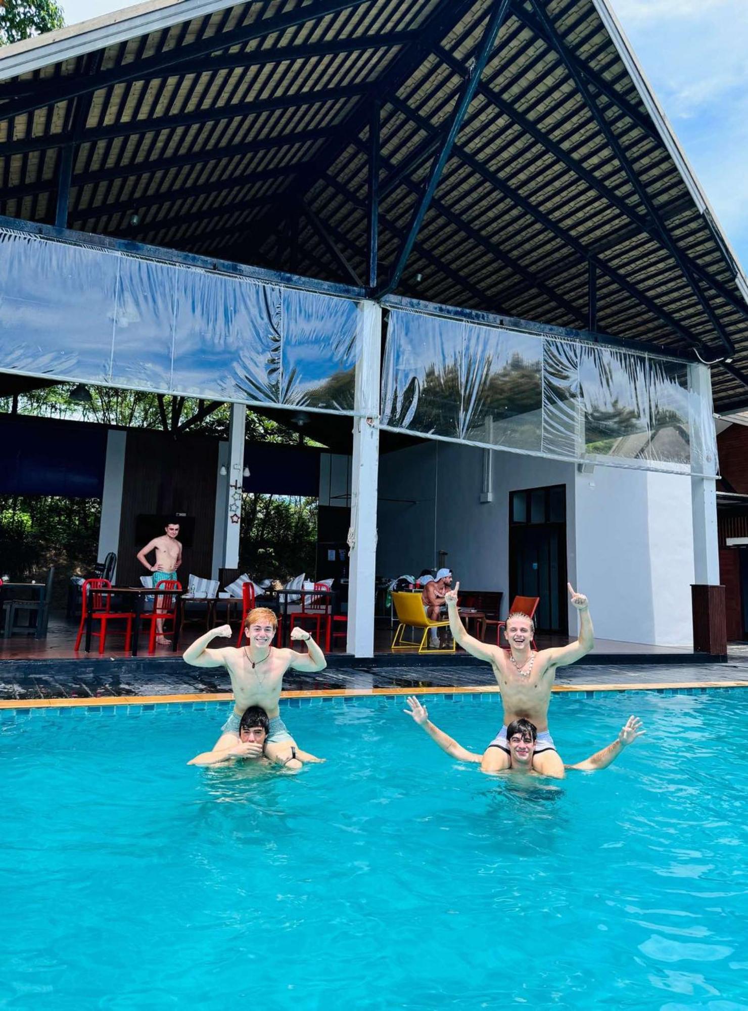 Chill Inn Samui Hostel And Restaurant เกาะสมุย ภายนอก รูปภาพ
